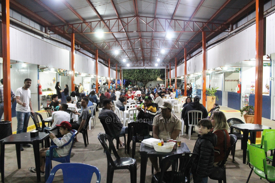 DIA DOS PAIS NA FEIRA DO PRODUTOR REÚNE CENTENAS DE PESSOAS